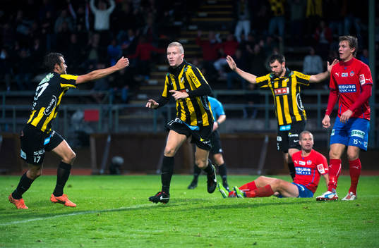 Häckens Björn Anklev och Mikolaj Lebedynski jublar