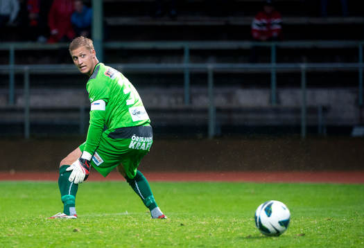Helsingborgs målvakt Pär Hansson ser 3-2 rulla in
