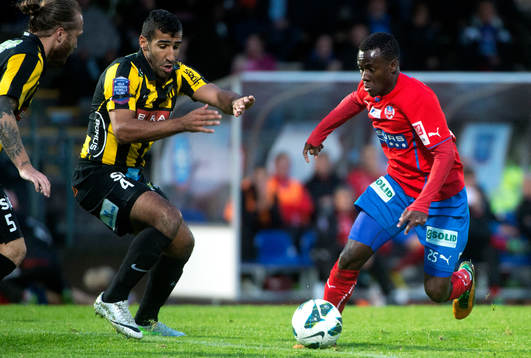 Helsingborgs David Accam utmanar Häckens Mohammed Ali Khan