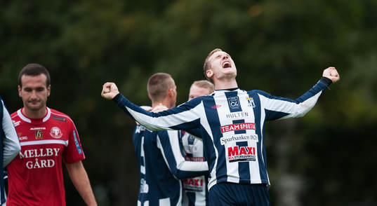2-målsskytten Anton Henningsson, Kristianstad, jublar