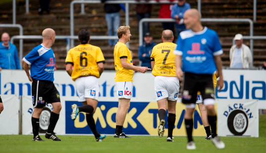 Kennet Andersson kvitterar till 1-1 på straff och gör sin