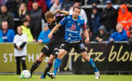 IFK Göteborgs Adam Johansson och Halmstads Stefan Selakovic