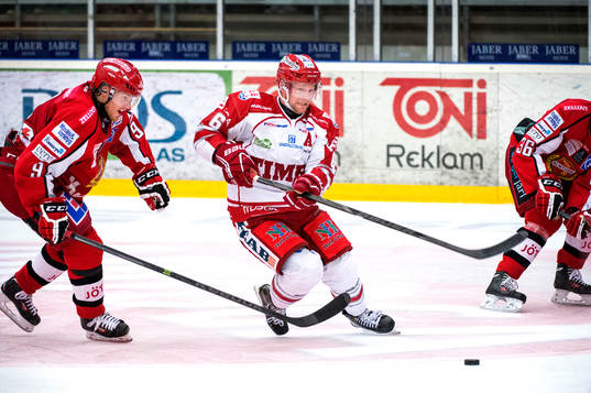 Almtunas Emil Sandin och Timrås Robin Persson