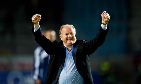 tränare Per-Mathias Högmo jublar