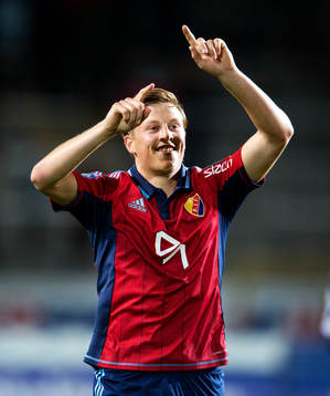Djurgårdens Emil Bergström sjunger och dansar