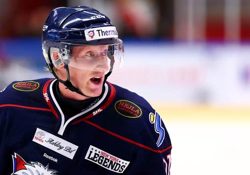 Linköpings Simon Hjalmarsson i matchen mellan Linköping