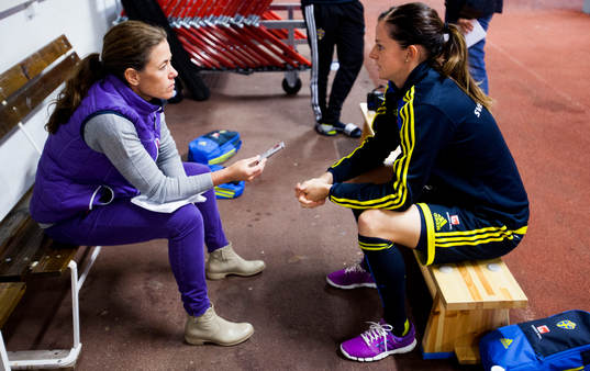 Lotta Schelin pratar med Aftonbladets Petra Thorén