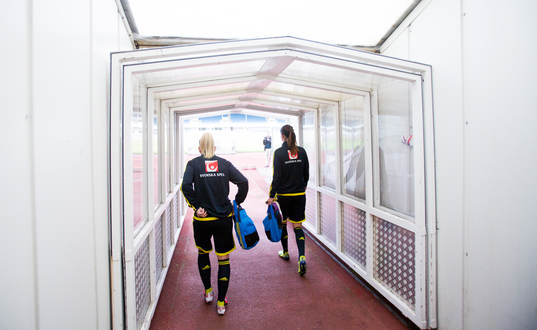 under svenska damlandslagets träning på Malmö Stadion