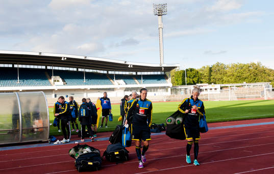 Spelare lämnar Stadion