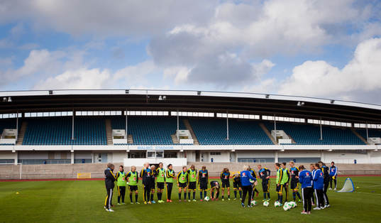 Laget tränar på Malmö Stadion