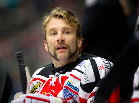 Emil Kåberg utan hjälm i SHL mellan Örebro och Leksand