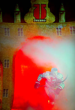 Martin Johansson åker ut genom Örebro slott i SHL mellan
