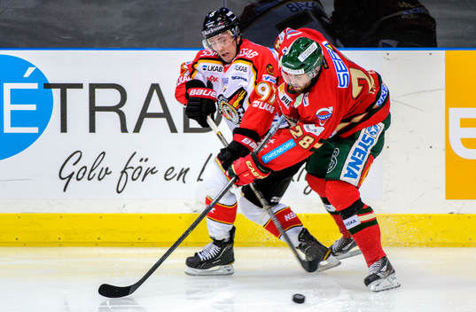 Närkamp mellan Luleås Per Ledin och Frölundas Dick