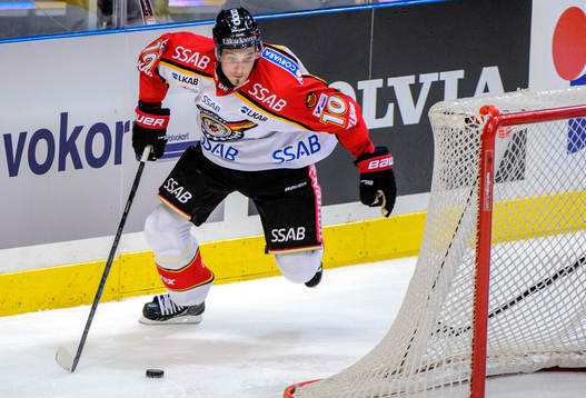 Luleås Johan Fransson med pucken