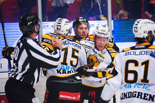 Brynäs Anton Rödin i bråk med skellefteåspelare