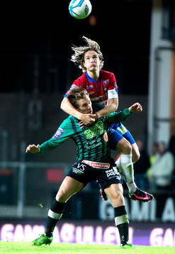 Örgrytes Jakob Lindström när högre än Varbergs Pierre