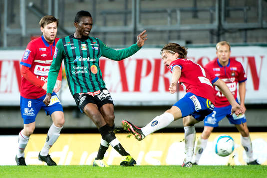 Varbergs Ibrahim Koroma spelar förbi Örgrytes Jakob