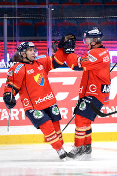 Djurgårdens Steve Saviano (tv) jublar