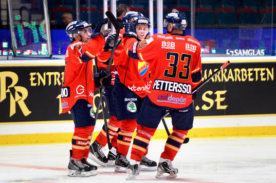 Djurgårdens Steve Saviano (tv) jublar