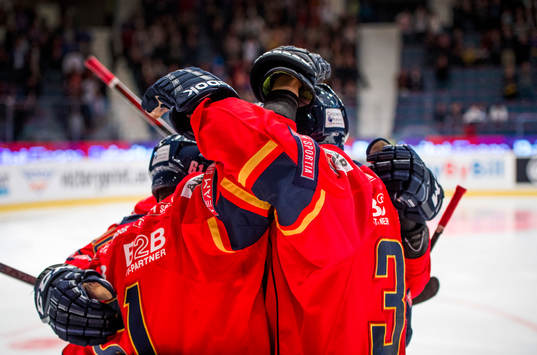 Kramar och jubel i Djurgården