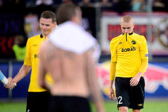 Elfsborgs Sebastian Holmén (th) deppar