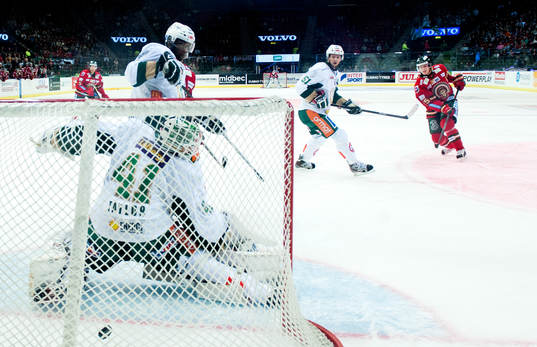 Frölundas John Klingberg gör 1-0 bakom Färjestads