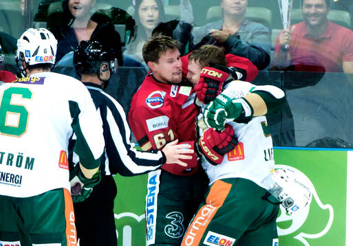 Frölundas Jonas Ahnelöv och Färjestads David Liffiton i