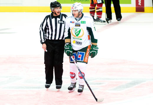 Domaren ger matchstraff till Färjestads David Liffiton
