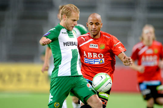Hammarbys Erik Sundin och GAIS Jimmy Tamandi