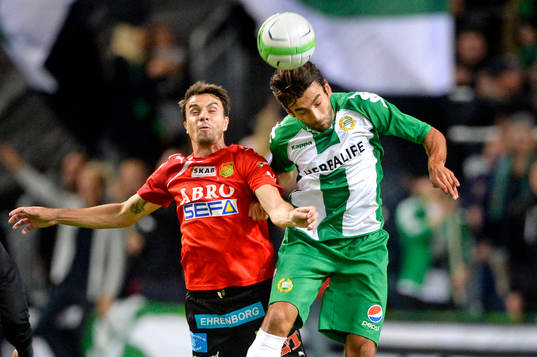 GAIS Daniel Mendes i nickduell med Hammarbys Viktor Nordin