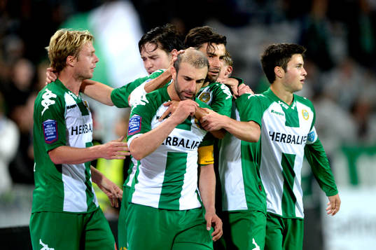 Hammarbys Kennedy Bakircioglu jublar med lagkamraterna