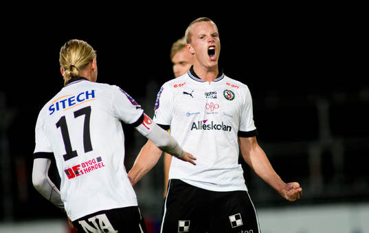 Örebros Daniel Gustavsson jublar