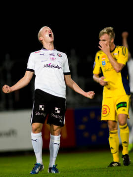Örebros Daniel Gustavsson jublar