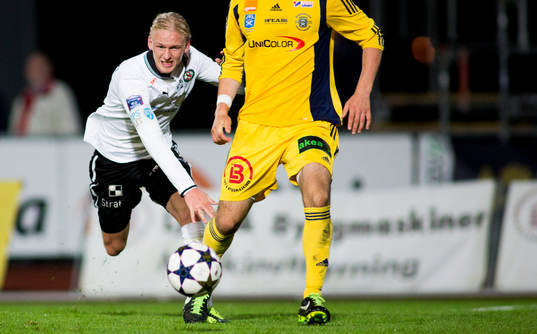 Örebros Karl Holmberg faller