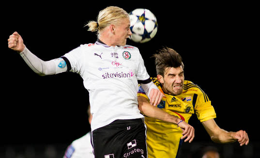 Örebros Karl Holmberg i nickduell med Ängelholms Muamet