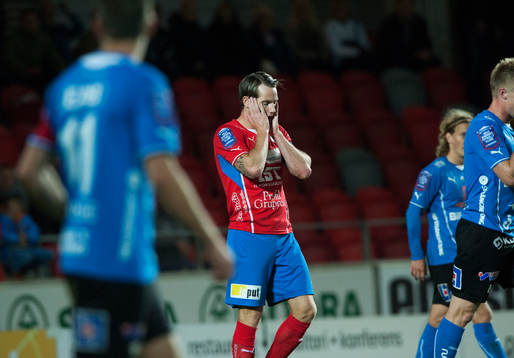 En av många missade målchanser, Johan Persson, Öster, i