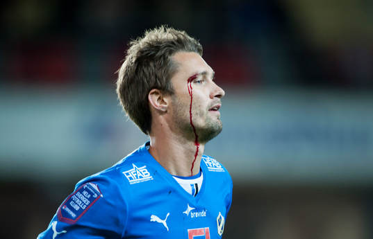 Blod, Peter Nyström, Halmstad, ögonbrynsskada i