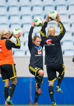 Sveriges Elin Rubensson med en balansövning