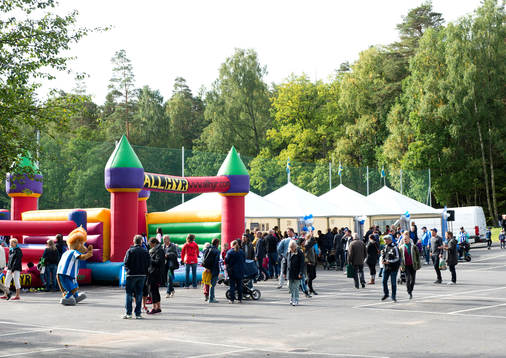 Tält och hoppborgar