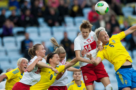 Nilla Fischer, Sverige, nickduellerar med Jolanta Siwinska,