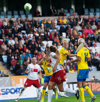 1-0, Caroline Seger, Sverige, som nickar bollen i krysset
