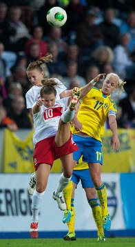Caroline Seger, Sverige och Evelyn Nicinski, Polen