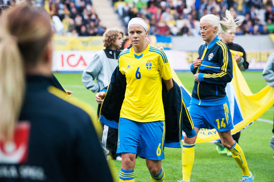 Dags för match, Sara Thunebro lämnar överdragsjackan