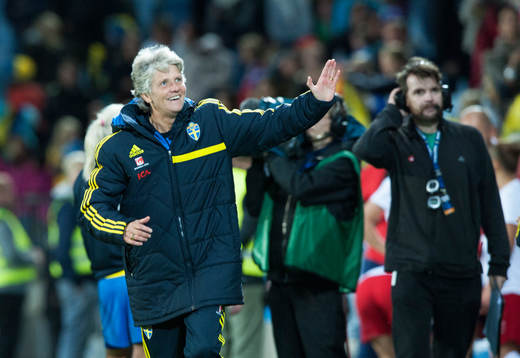 Pia Sundhage, förbundskaptenen, springer ärevarv
