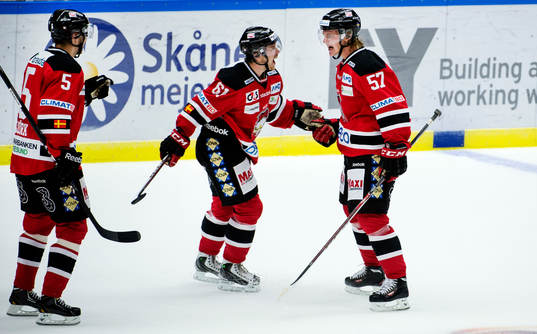 Malmö Redhawks Calle Andersson har gjort 2-0 och jublar