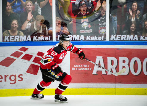 Malmö Redhawks Calle Andersson och publiken jublar