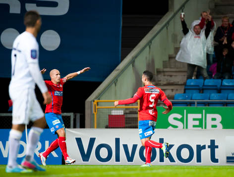 Helsingborgs Imad Khalili jublar med Mattias LIndström