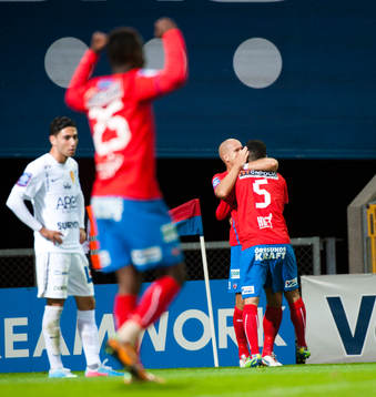 Helsingborgs Imad Khalili jublar med Mattias LIndström