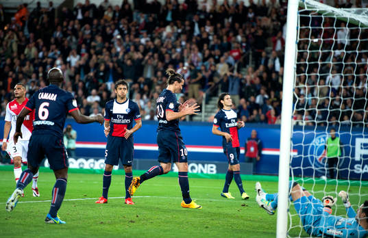 Zlatan Ibrahimovic missar ett läge och deppar