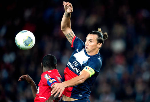 Zlatan Ibrahimovic tar ner bollen
